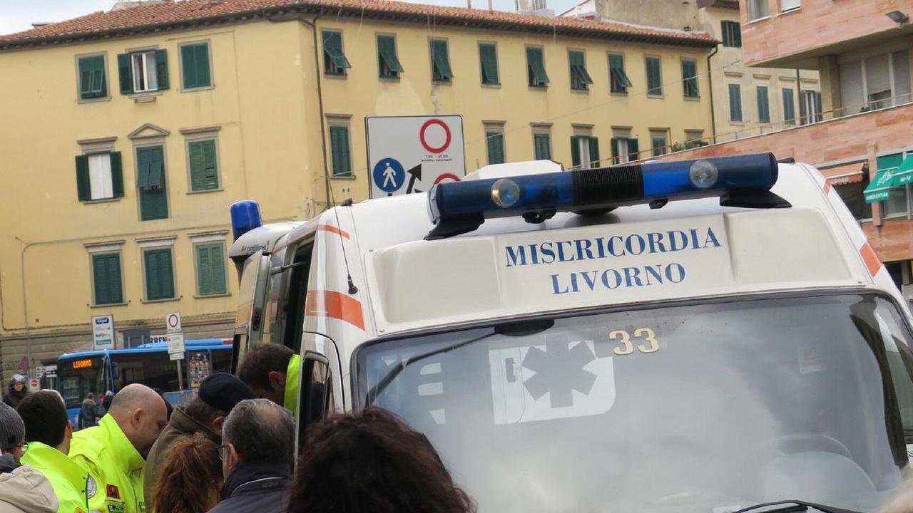 Un intervento della Misericordia di via Verdi in piazza Attias (foto d'archivio)