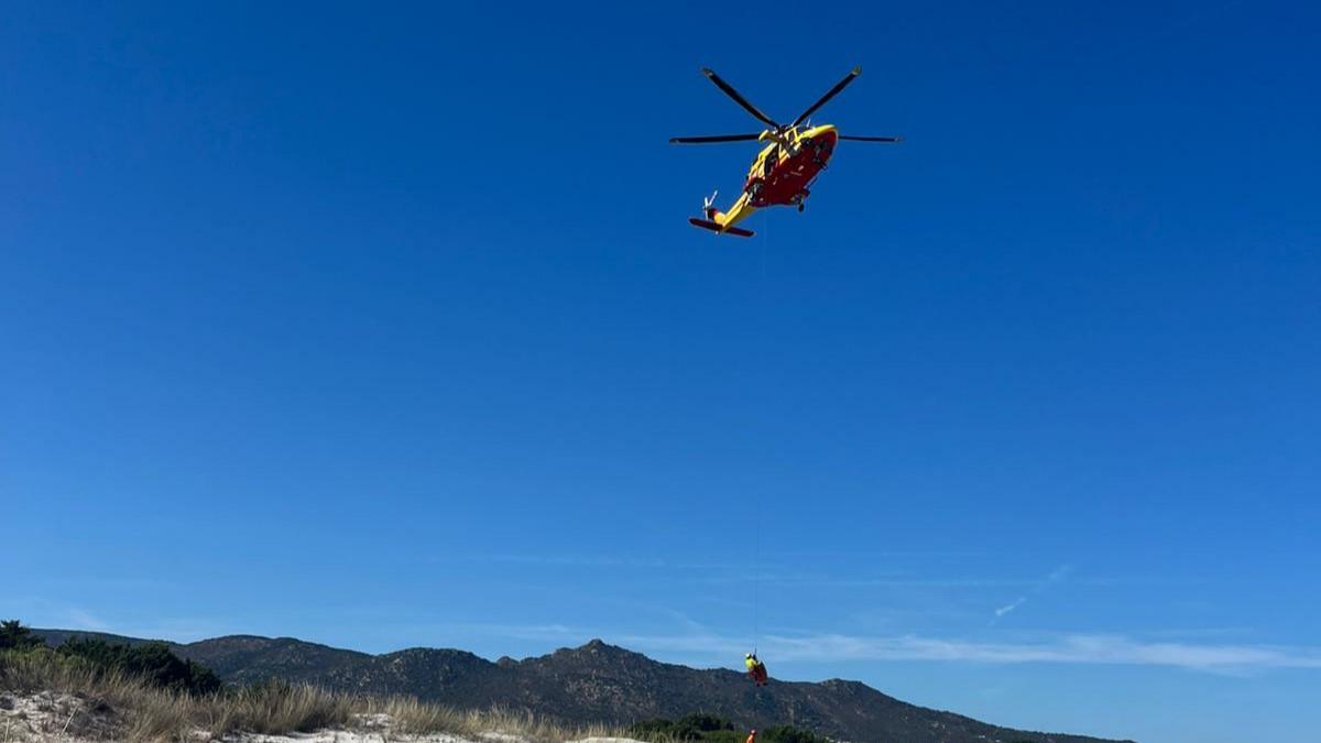 Uomo muore in spiaggia: dramma a San Teodoro
