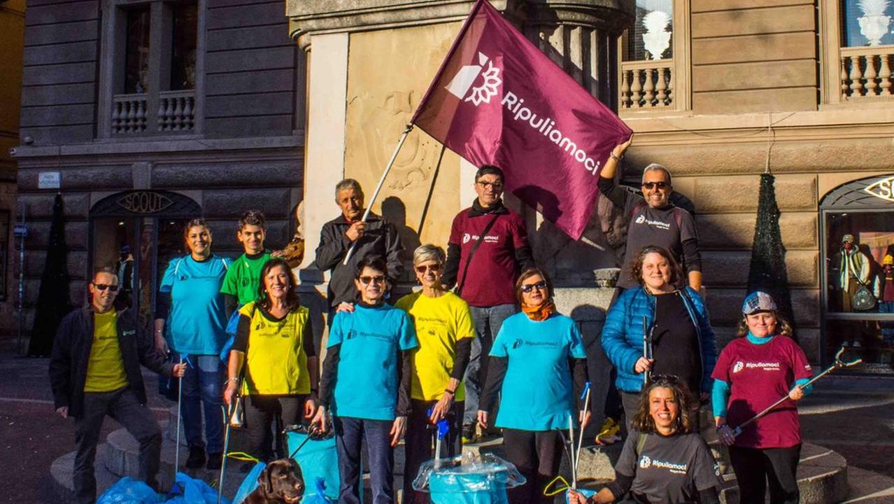 «Una challenge per i politici sui rifiuti: vince chi raccoglie più pattume»