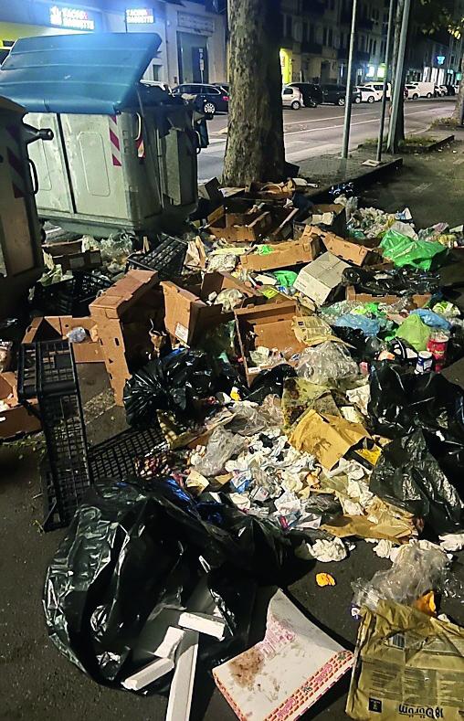 Viale Piave: «Ogni sera compare una discarica abusiva»