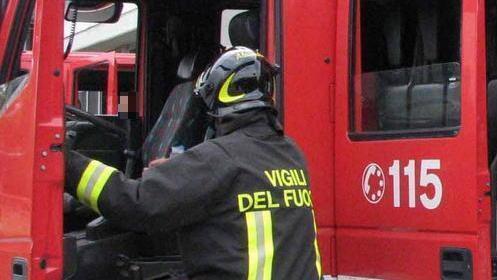 Sul posto i vigili del fuoco (foto d'archivio)