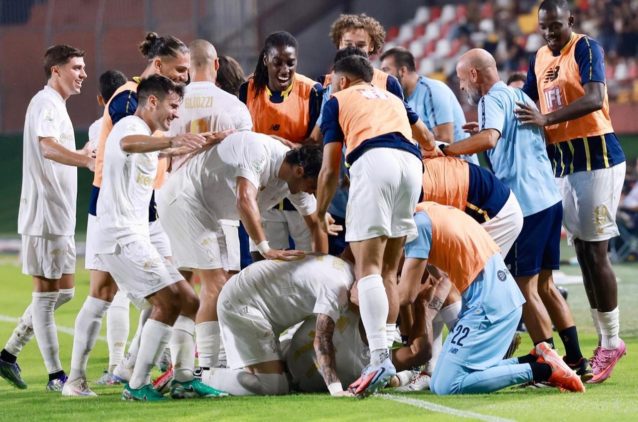 
	Il Modena in festa (foto Modena Fc)

