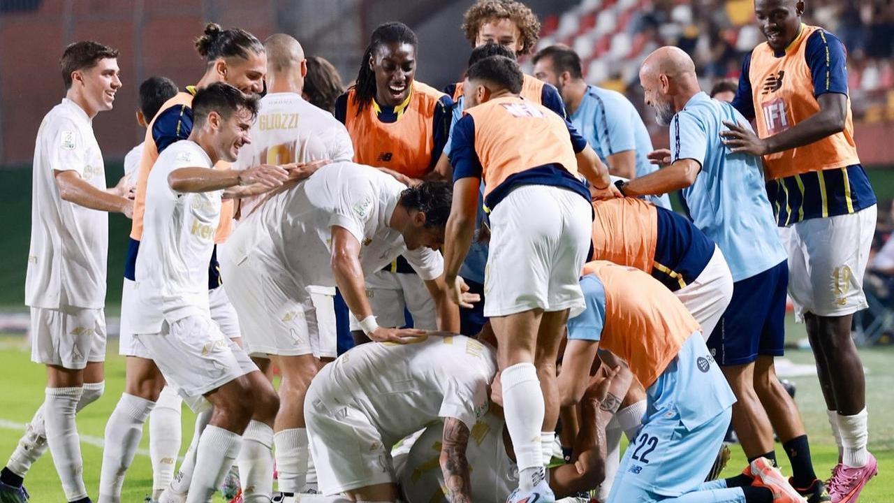 Il Modena in festa (foto Modena Fc)