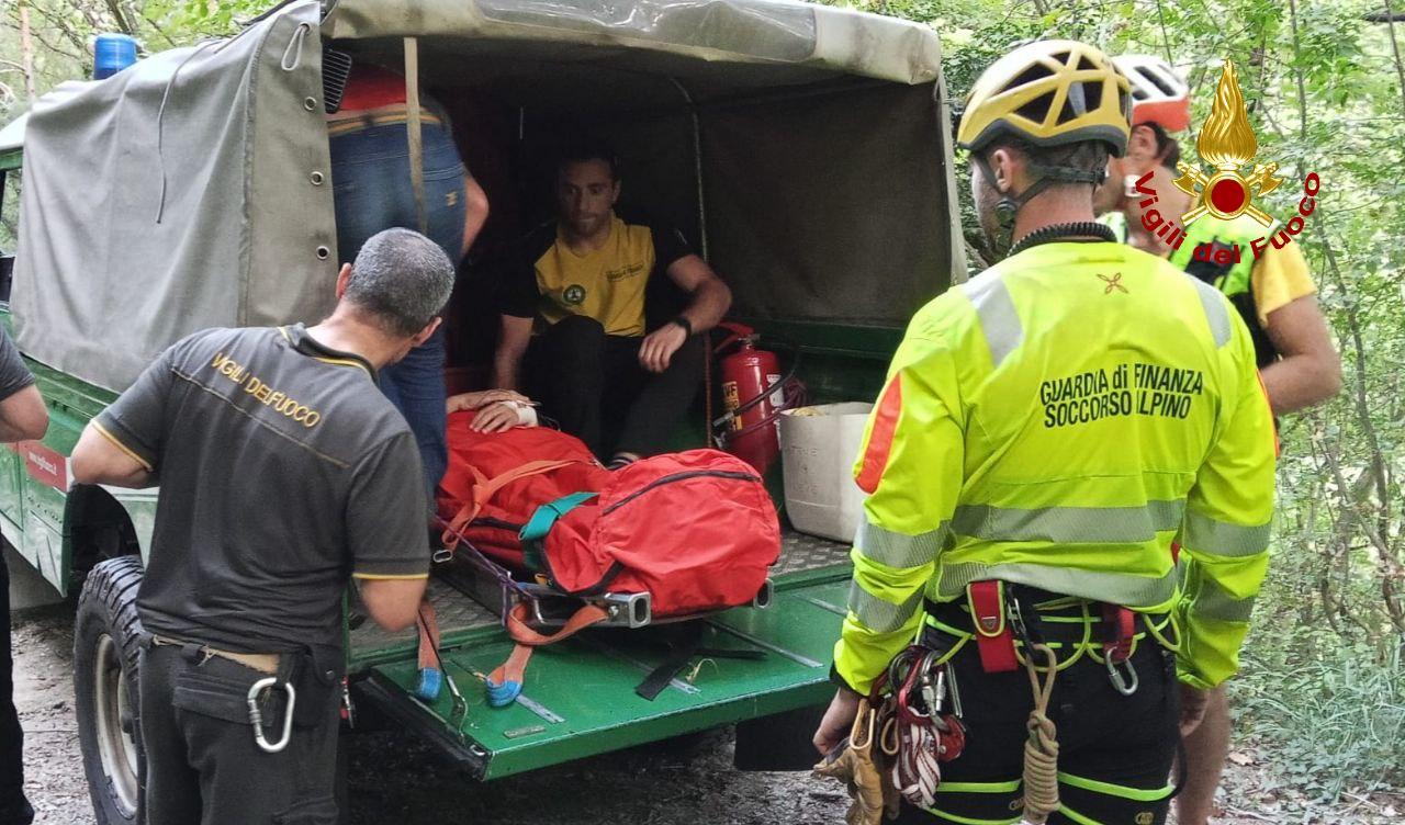 Escursionista sviene sul sentiero: salvata