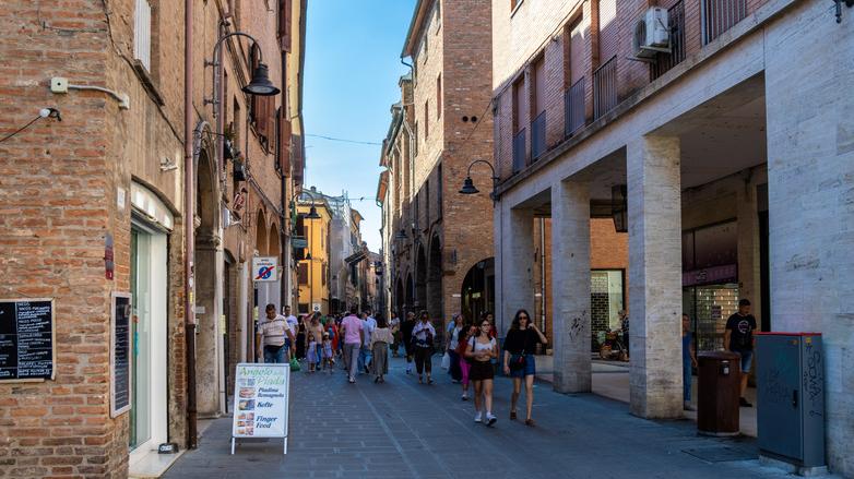 Ferrara, stop alimentari in San Romano. I commercianti: «Ben venga»