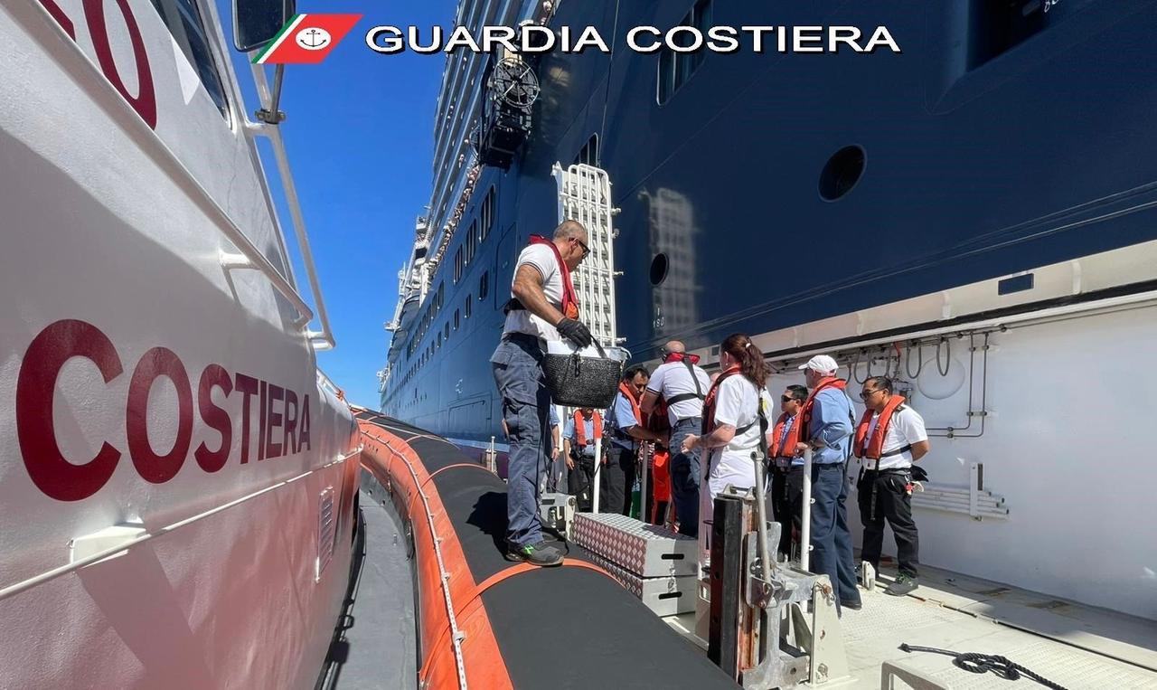 Attimi di paura in crociera: donna colta da ictus salvata al largo di Cagliari