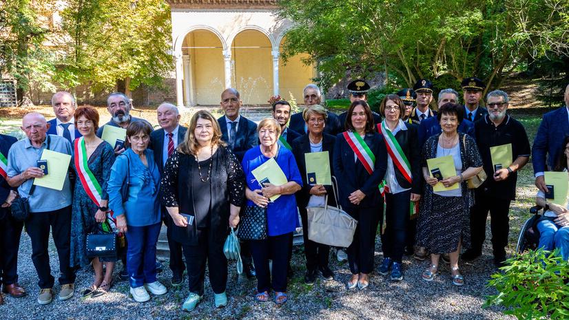 Internati di guerra, consegnate 11 medaglie d’onore a Ferrara