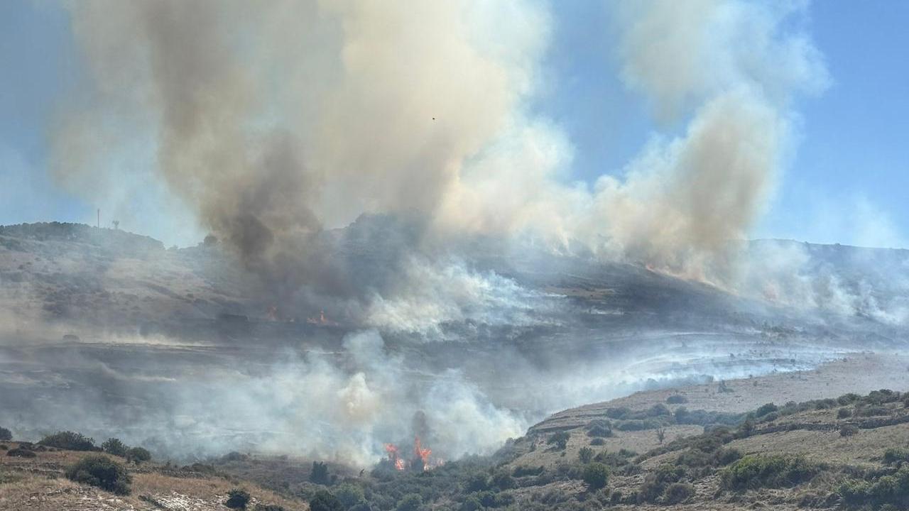 Vasto incendio fra Thiesi e Cheremule, in fumo pascoli e coltivazioni