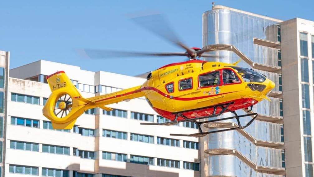 Bambino di 5 anni travolto da un motocarro mentre va in bici, è gravissimo