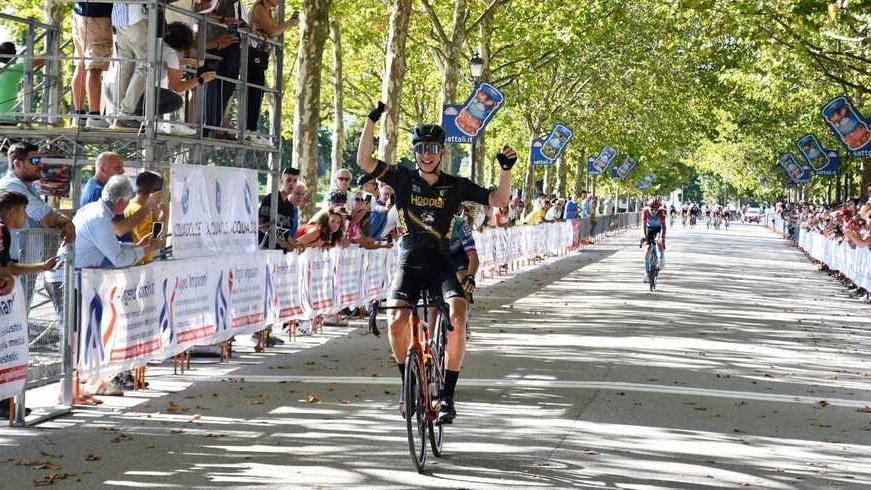 Ciclismo, Cipollini (figlio e nipote d'arte) battuto solo in volata