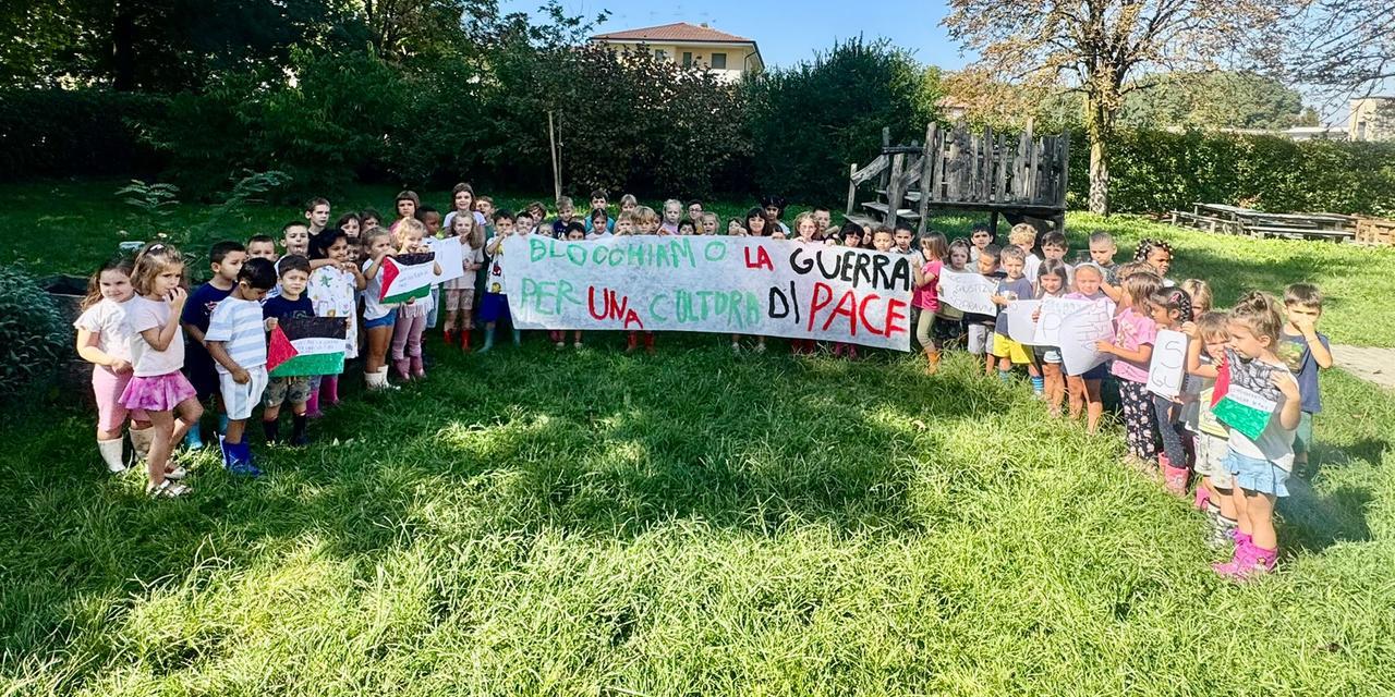 I bambini della scuola Arcobaleno alla Gazzetta: «Aiutateci a dire: basta guerra»