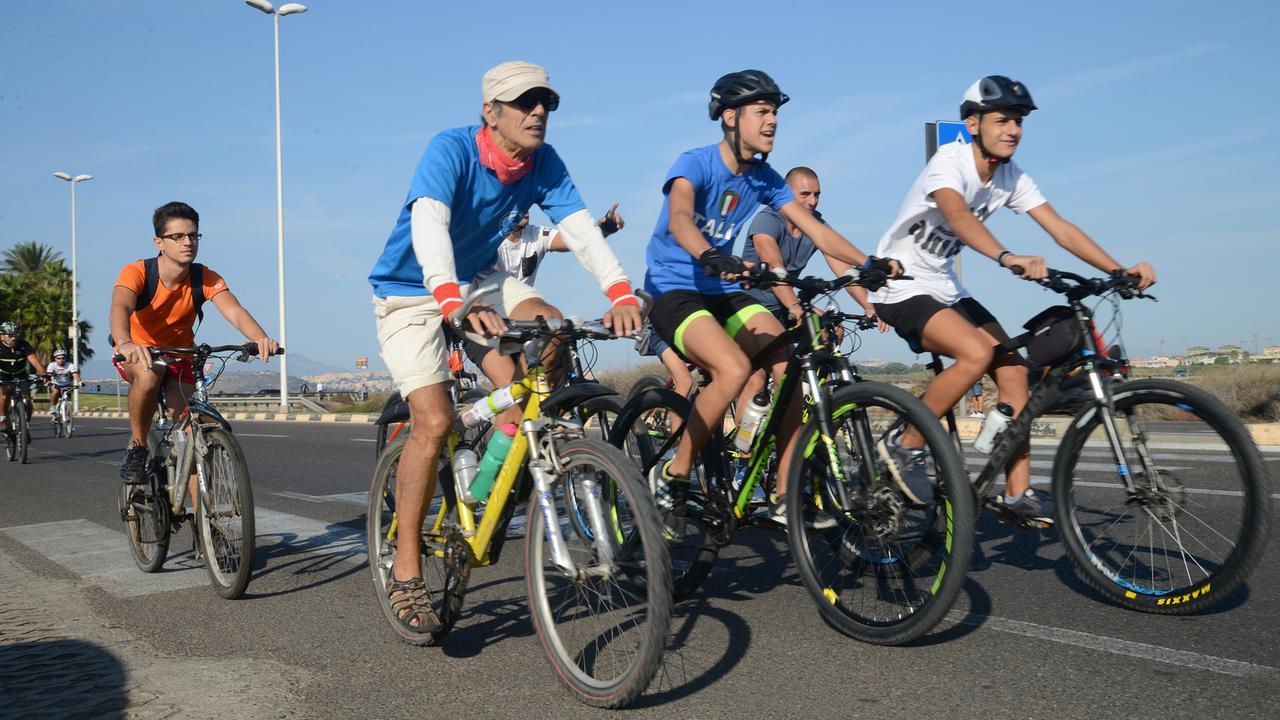 Una pedalata al Parco di Molentargius per ricordare Andrea Olla