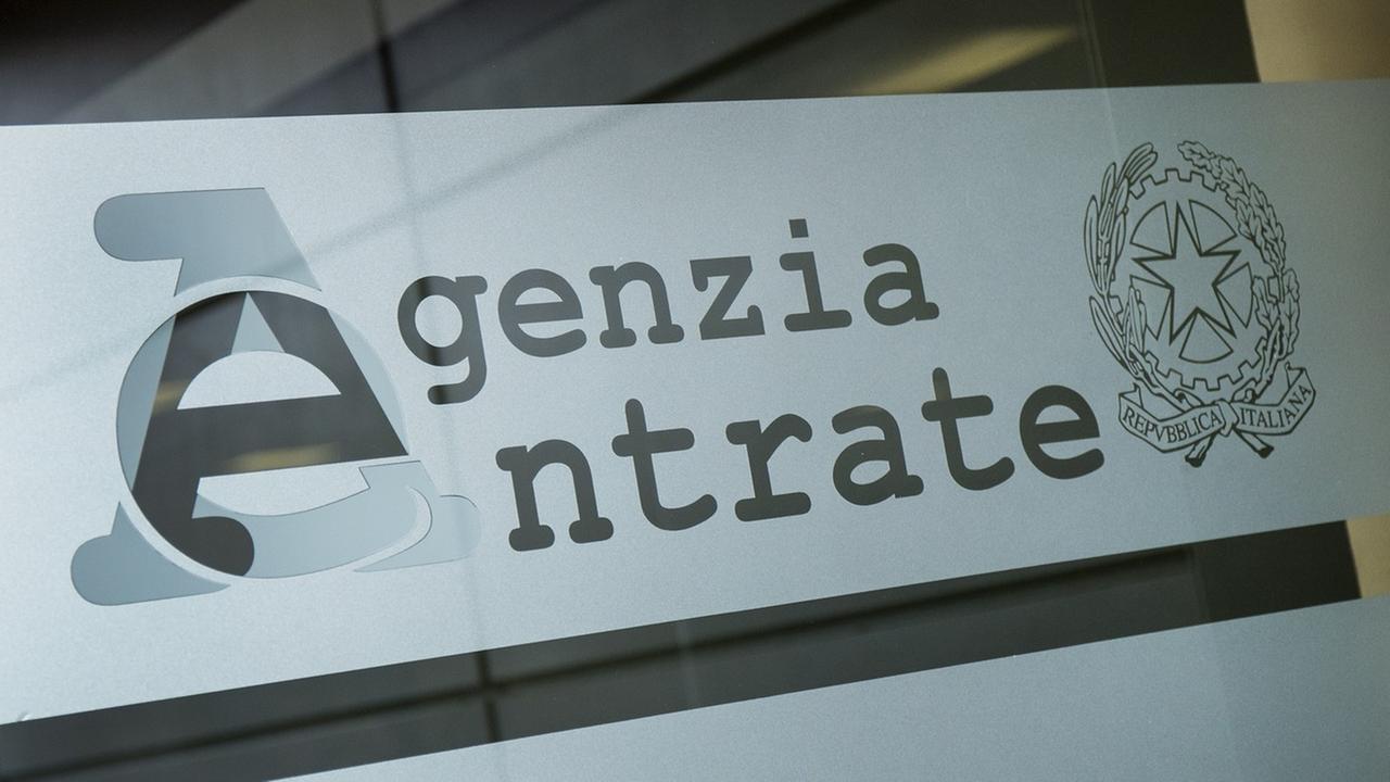 Dipendenti pubblici, blocco agli stipendi per chi ha debiti con il Fisco