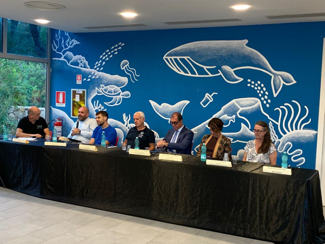 
	Un momento dell'incontro all'Acquario di Cala Gonone

