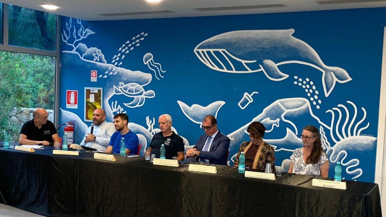 Un momento dell'incontro all'Acquario di Cala Gonone