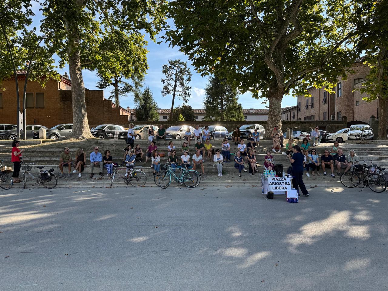 Ferrara, piazza Ariostea ribolle ancora: «Noi derisi, ora le vie legali»