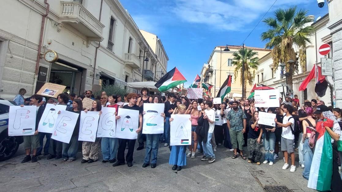 Olbia, in centinaia in piazza per chiedere lo stop del genocidio a Gaza