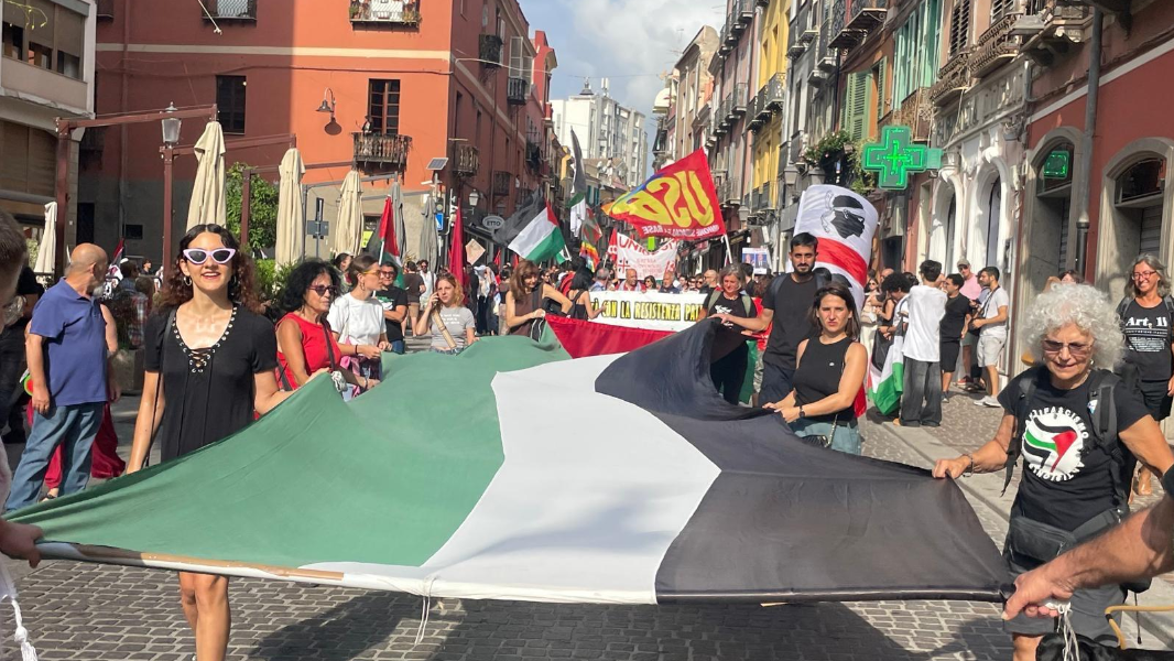 
	Il corteo a Cagliari<em> (foto Mario Rosas)</em>

