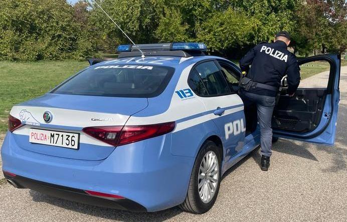 Pontedera, 19enne evade dai domiciliari: la polizia lo trova e lo arresta