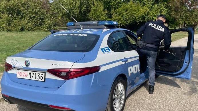 Pontedera, 19enne evade dai domiciliari: la polizia lo trova e lo arresta
