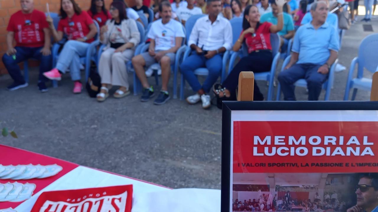 Vecchie glorie in campo per ricordare il farmacista gentiluomo Lucio Diana