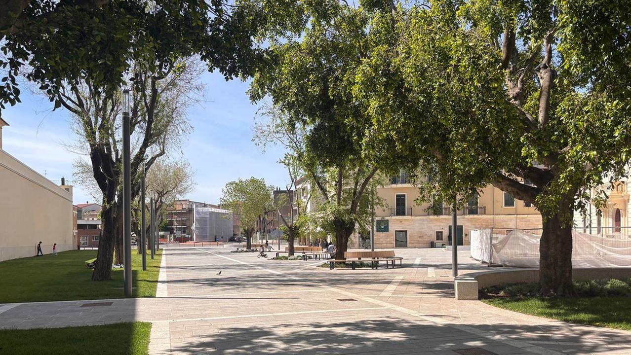 Interruzioni e modifiche al progetto, una spesa extra per i lavori infiniti in piazza Manno