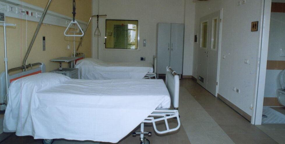 Policlinico e ospedale di Baggiovara: saltano 66 posti letto nei reparti