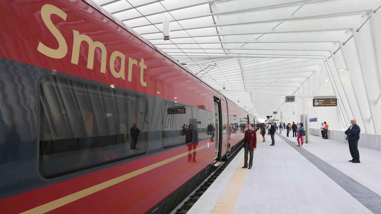 Sbaglia treno, sale su un Italo con un biglietto Trenitalia e rifiuta di farsi identificare: a processo