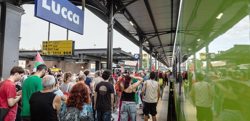 
	Manifestanti a Lucca (foto Matteo Marsalli)

