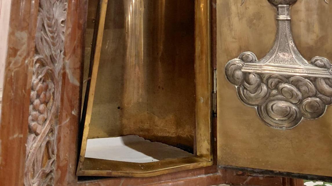 Il tabernacolo forzato nella chiesa di Tavola
