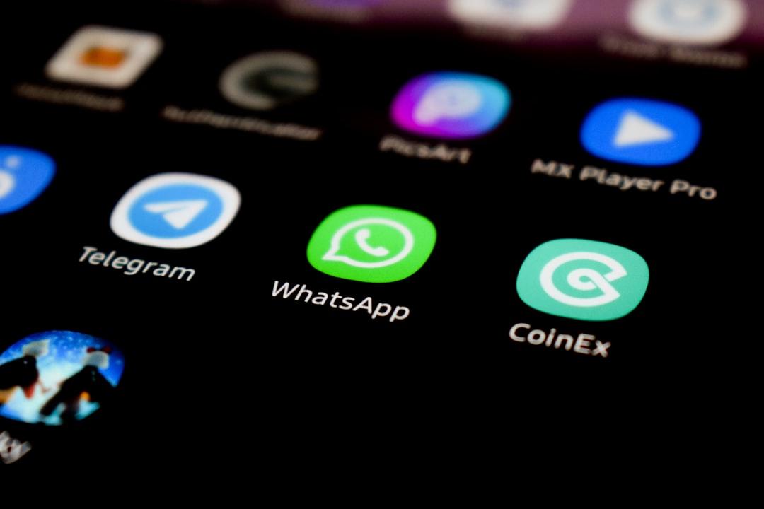 WhatsApp in tilt in Italia, segnalati disservizi nell’invio dei messaggi – Cosa sta succedendo