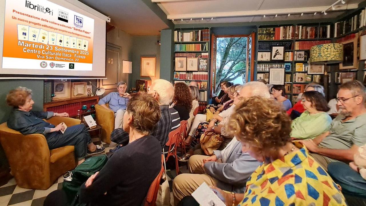 Un momento della presentazione di "Sardus paper" ieri sera a Firenze