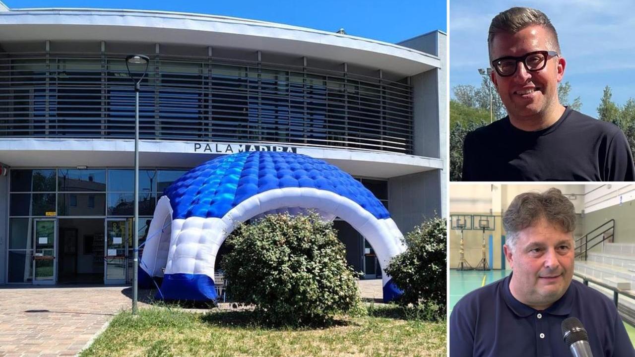 Il PalaMadiba, l'assessore Bortolamasi e Mirco Muzzioli (Volley Modena)