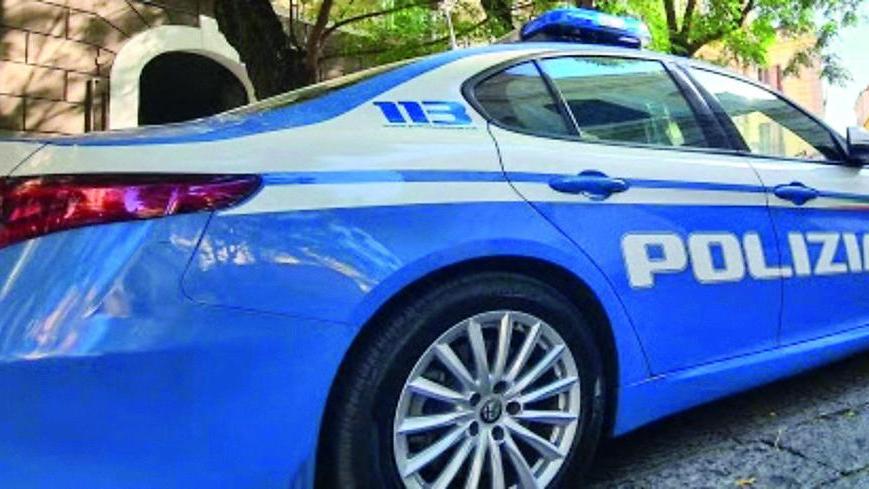 Pietrasanta, litiga e prende a schiaffi la figlia: arrestato in flagranza dalla polizia