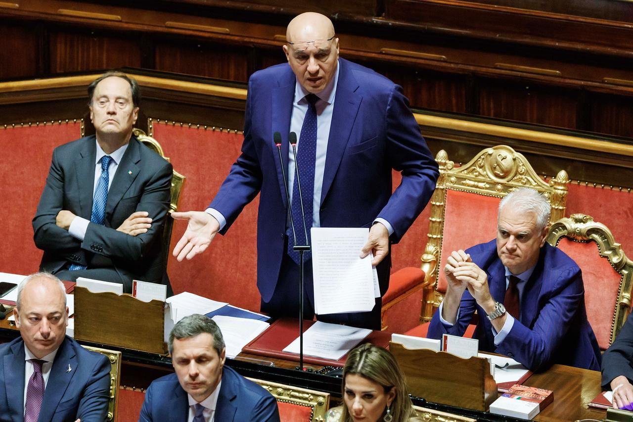 
	Il ministro Crosetto

