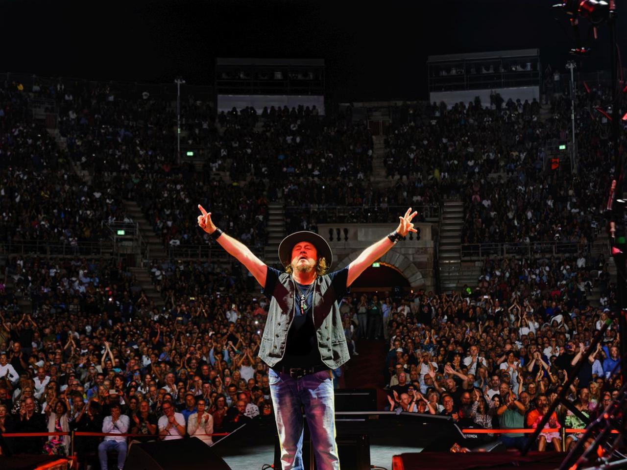 Zucchero Fornaciari compie 70 anni: la festa è all’Arena di Verona