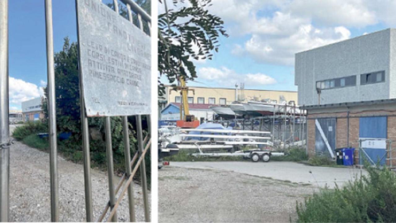 Il capannone che si affaccia sullo Scolmatore (foto Stick)