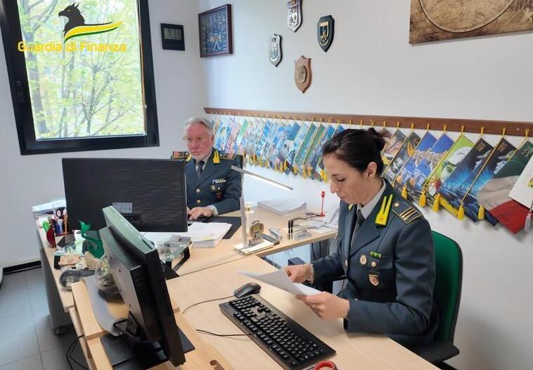 Sequestro a Grosseto, negozio di alimentari coinvolto in giro di pratiche false per immigrati