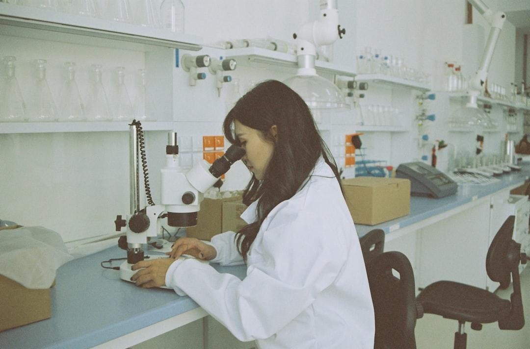 Toscana, una scoperta apre la strada a nuovi farmaci per alleviare il dolore senza ostacolare l’infiammazione