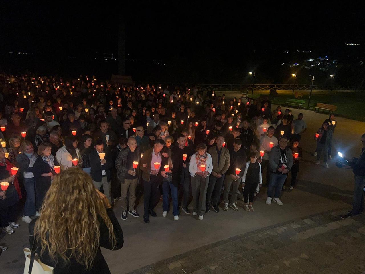 L’addio di Castelsardo a Cinzia, strappata alla vita – VIDEO