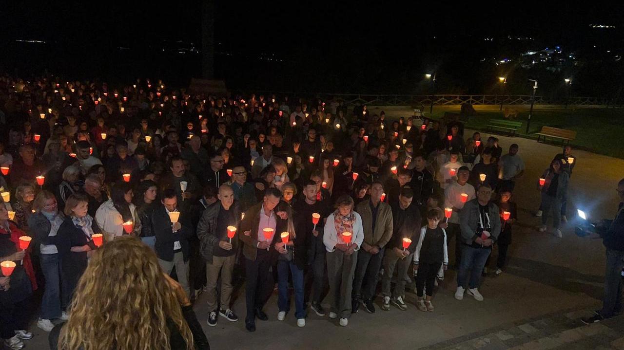 L’addio di Castelsardo a Cinzia, strappata alla vita – VIDEO