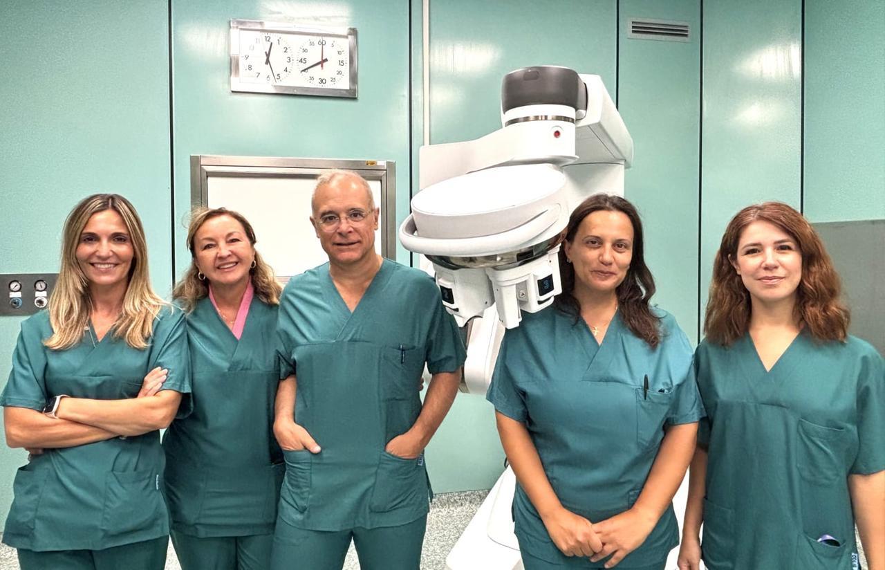 L’equipe chirurgica della Breast Unit guidata da Alessandro Fancellu dell'Aou di Sassari