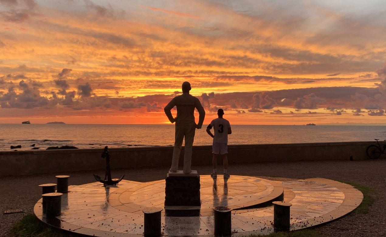 Livorno e il suo marinaio ispirati dal tramonto. Grazie a Lorenzo Viani