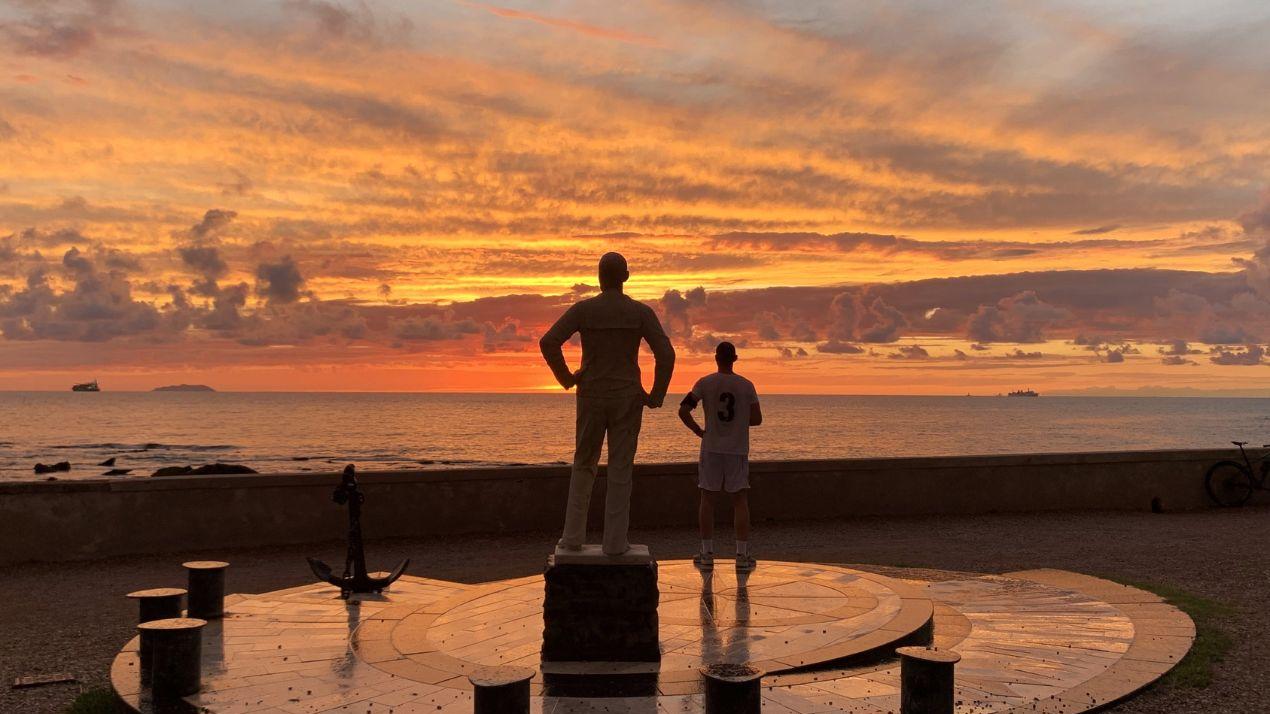 Livorno e il suo marinaio ispirati dal tramonto. Grazie a Lorenzo Viani