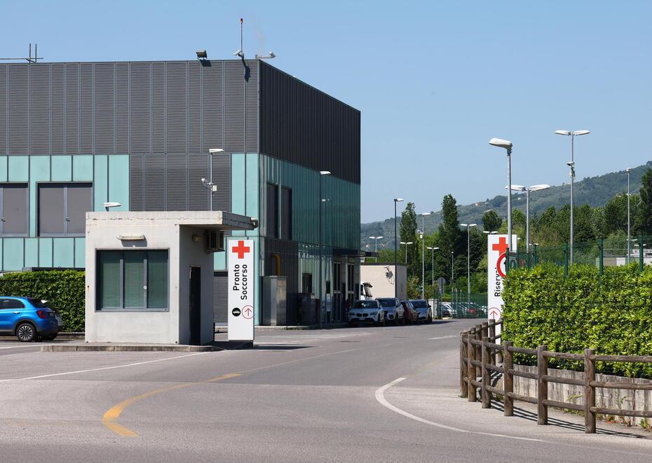 Pistoia, cacciatore ferito durante la battuta: gli sparano in un occhio dal bosco<br>
