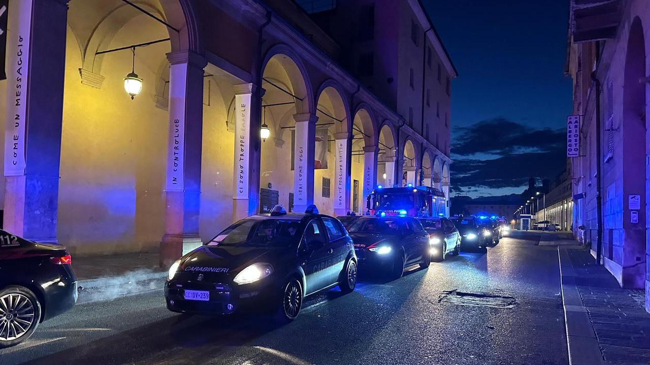 Maxi blitz all’alba al campo nomadi di Rivalta: trovate divise del Sassuolo Calcio