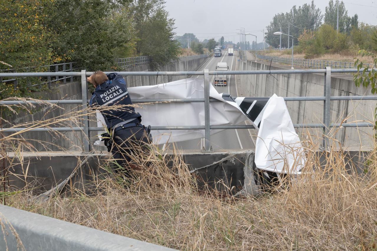 
	Lo striscione rimosso dalla polizia locale

