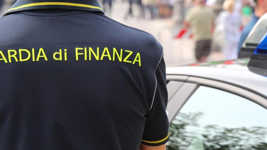 Evasione fiscale da 1,5 milioni e 80 lavoratori irregolari: maxi multa per un ristorante