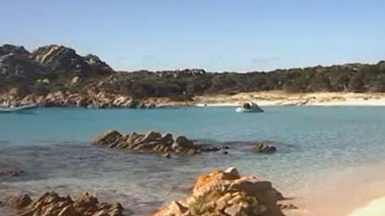 Passeggiano sulla Spiaggia Rosa di Budelli: multati sei turisti
