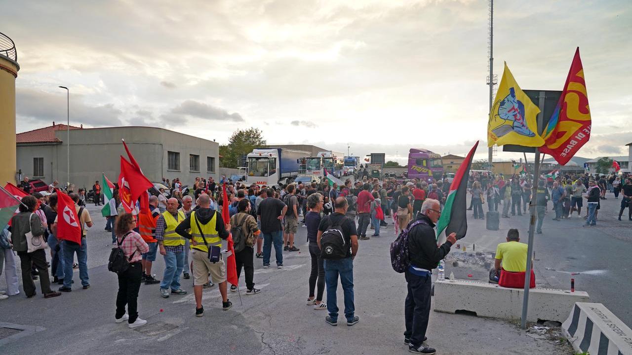 Una manifestazione a Livorno (foto Stick)